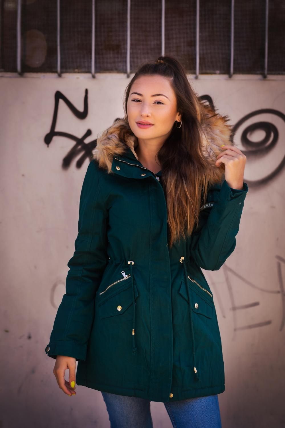 Červená teplá jesenná parka