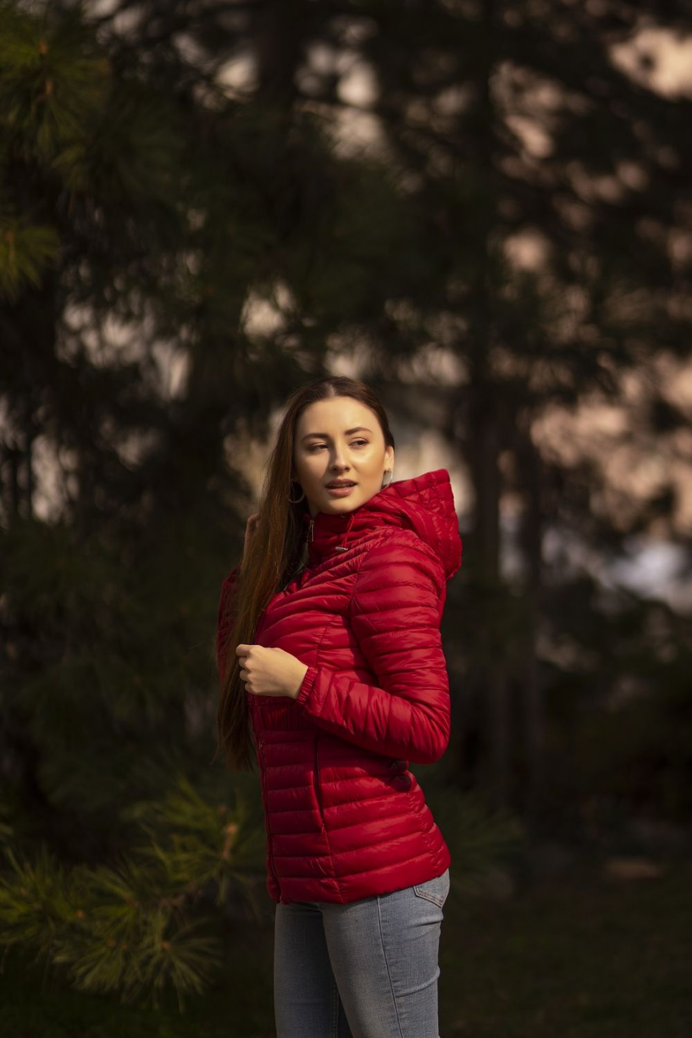 Sivá bunda s elastickým pásom