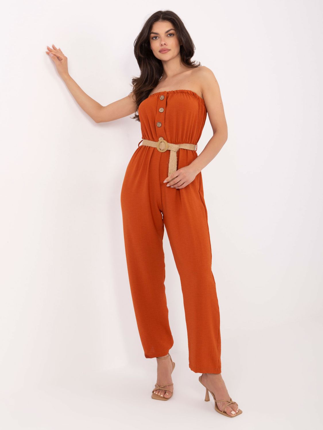Oranžový overal s opaskom
