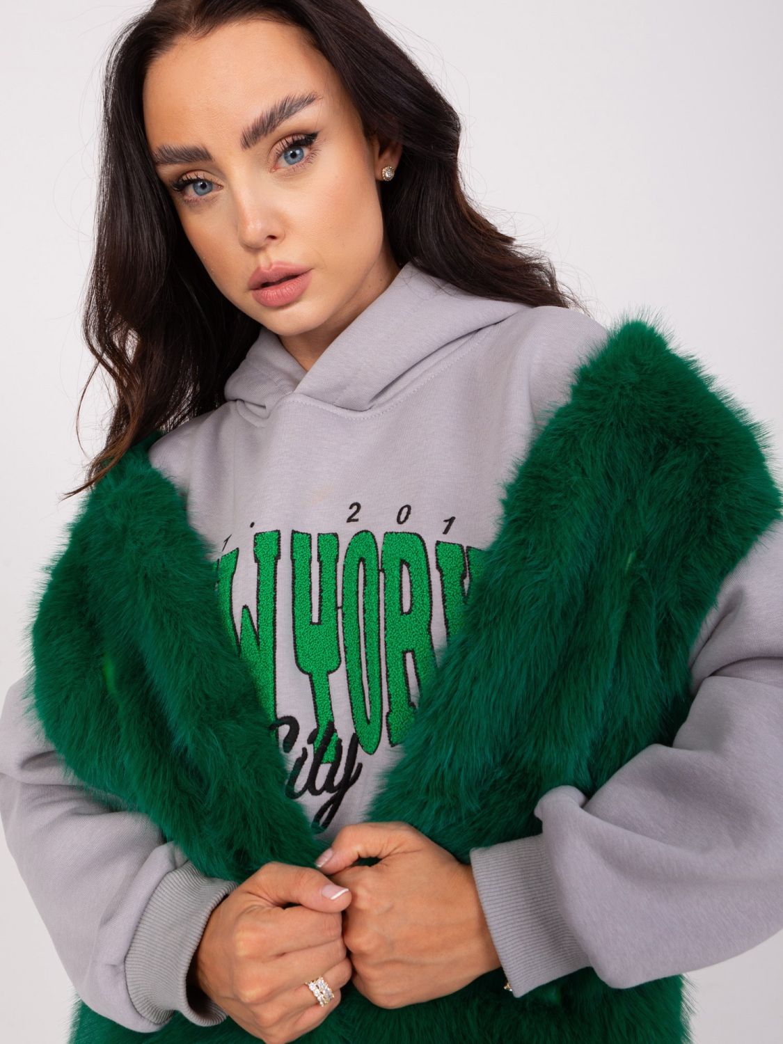 Tmavozelená dámska kožušinová vesta