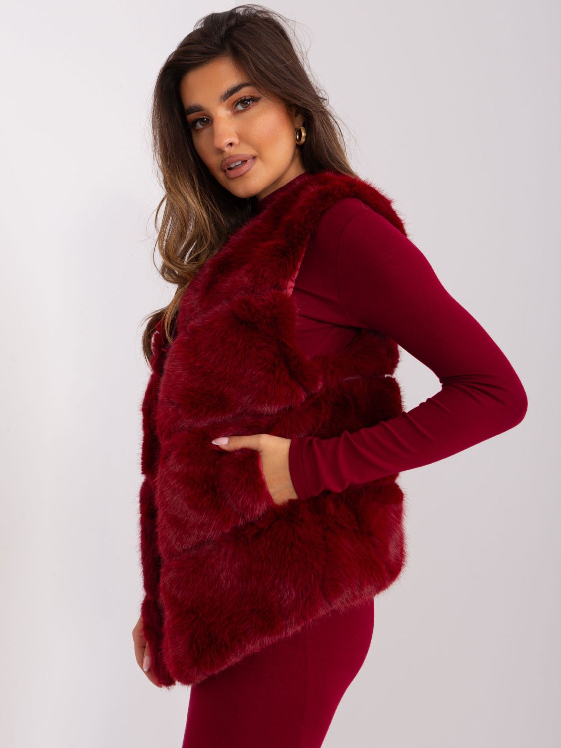 Bordová asymetrická dámska vesta