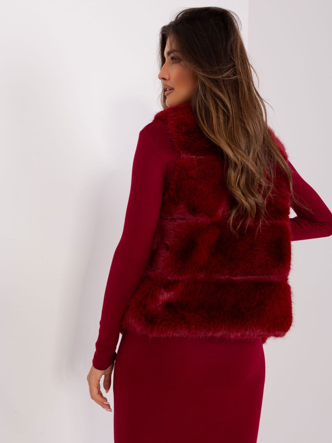 Bordová asymetrická dámska vesta