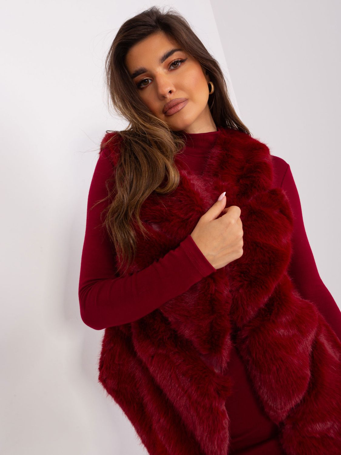 Bordová asymetrická dámska vesta