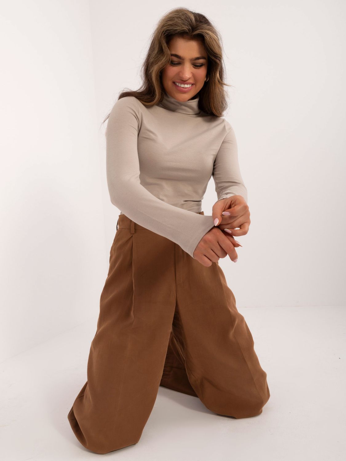 Béžový rolákový top s dlhým rukávom