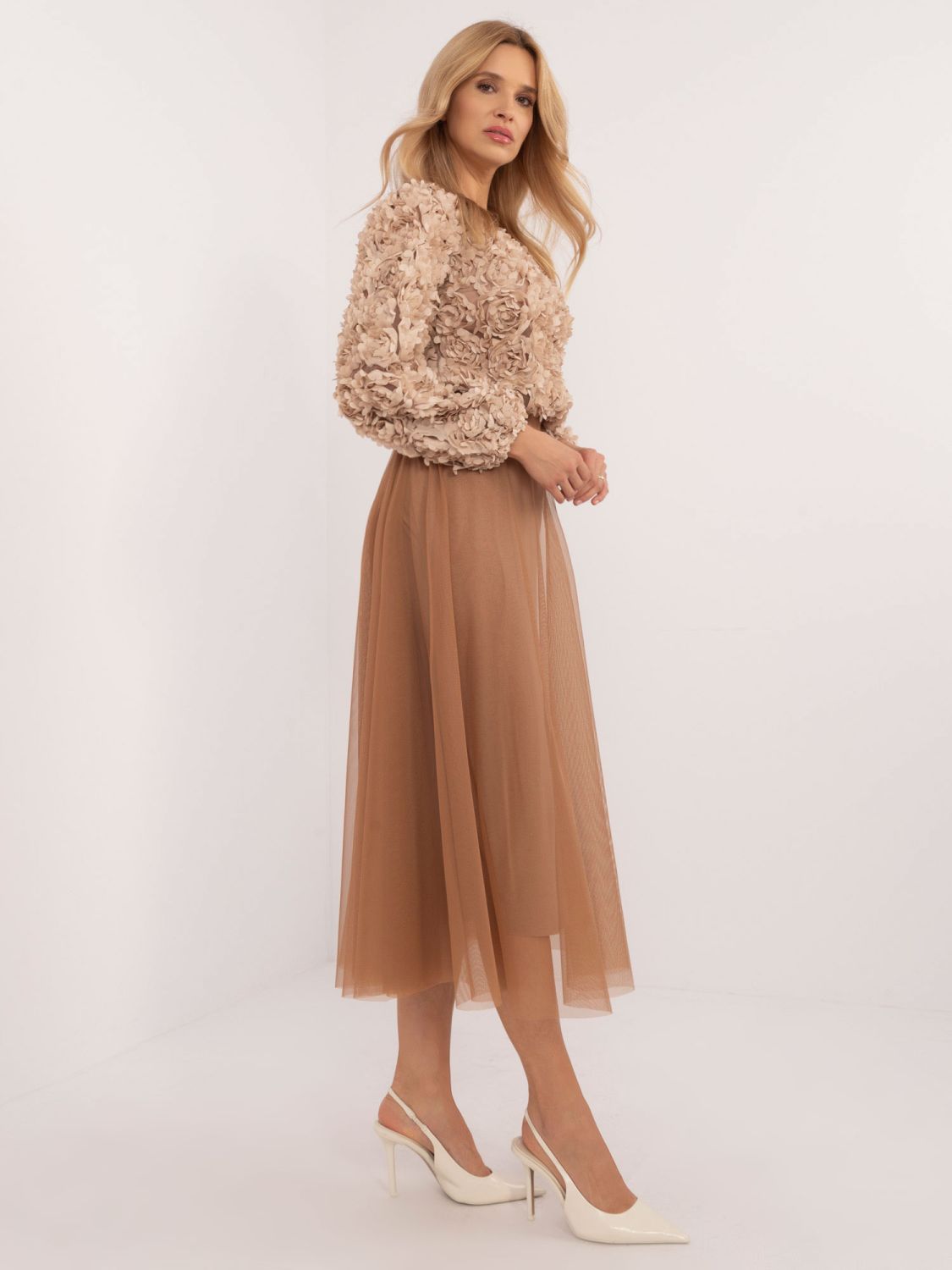 Midi tylová sukňa v camel farbe