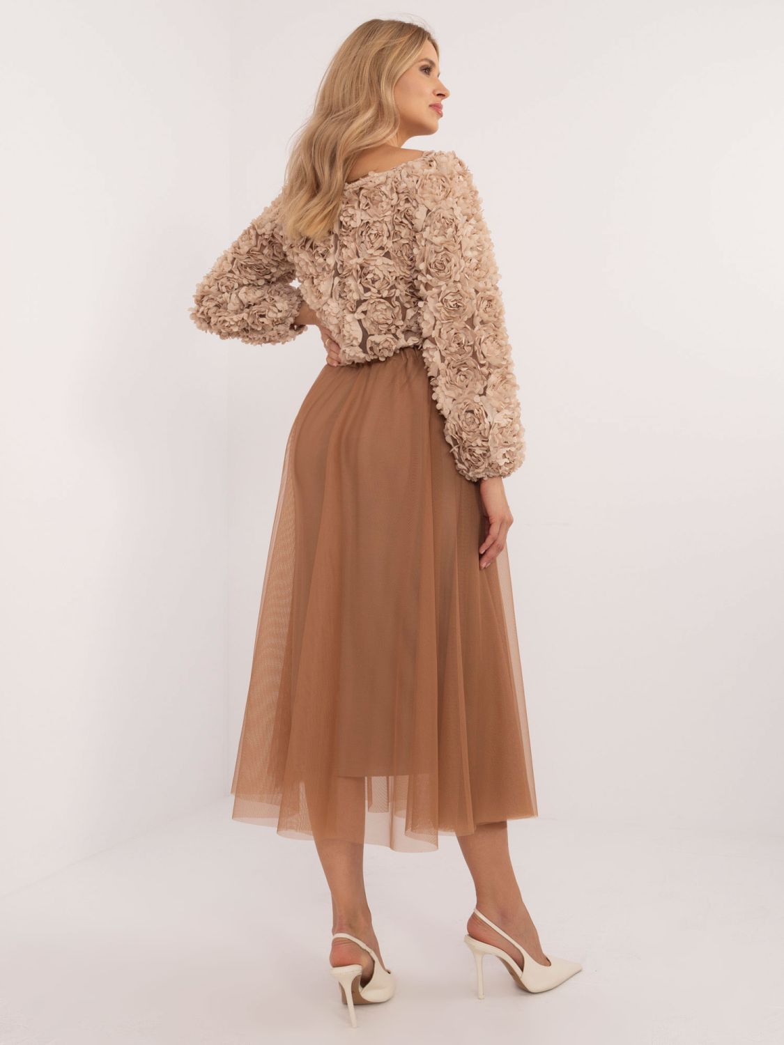 Midi tylová sukňa v camel farbe