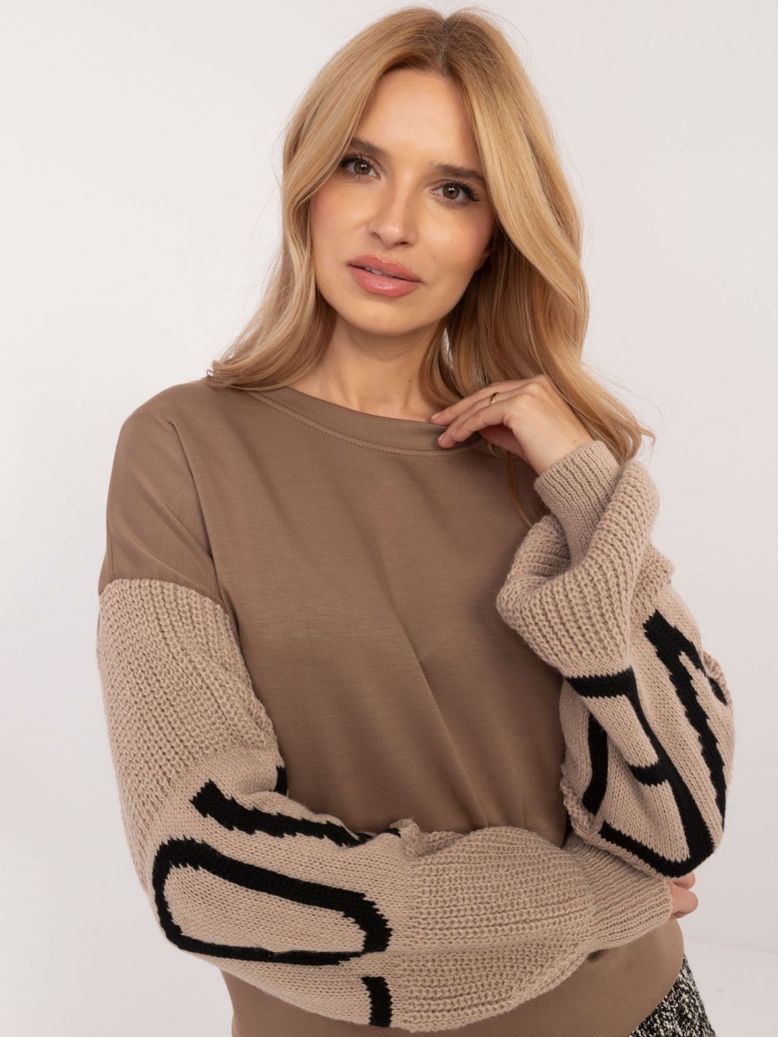 Štýlová béžová mikina