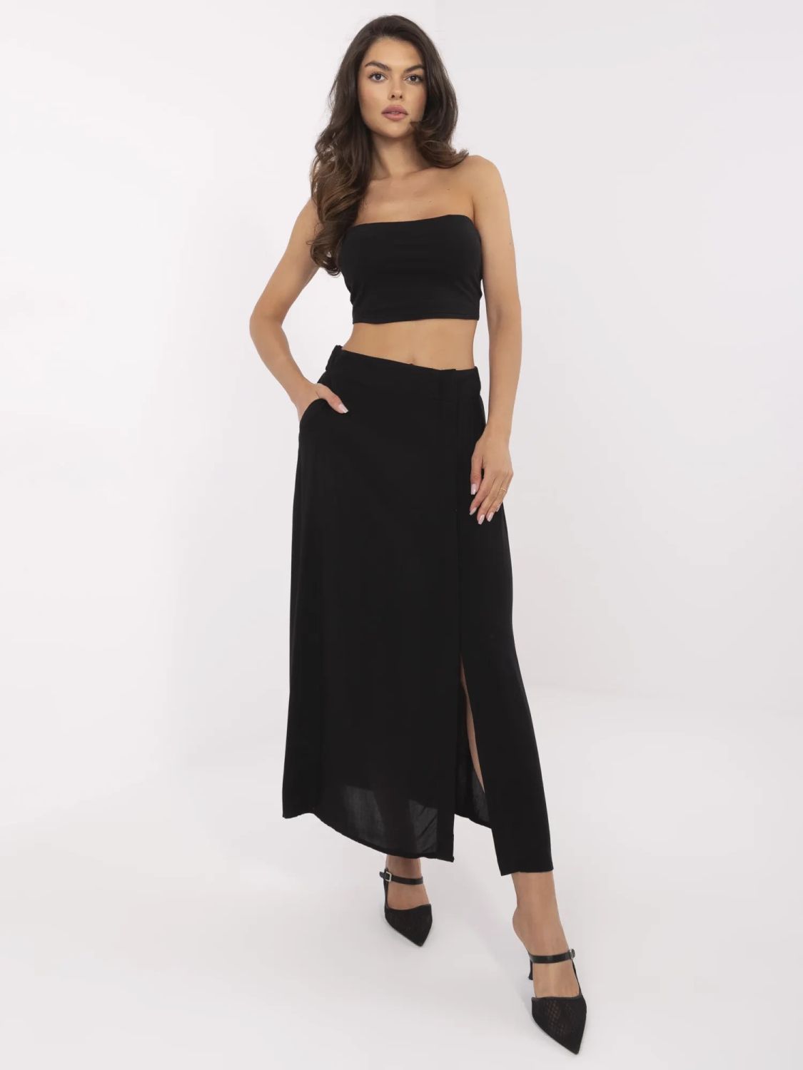 Elegantná čierna midi sukňa