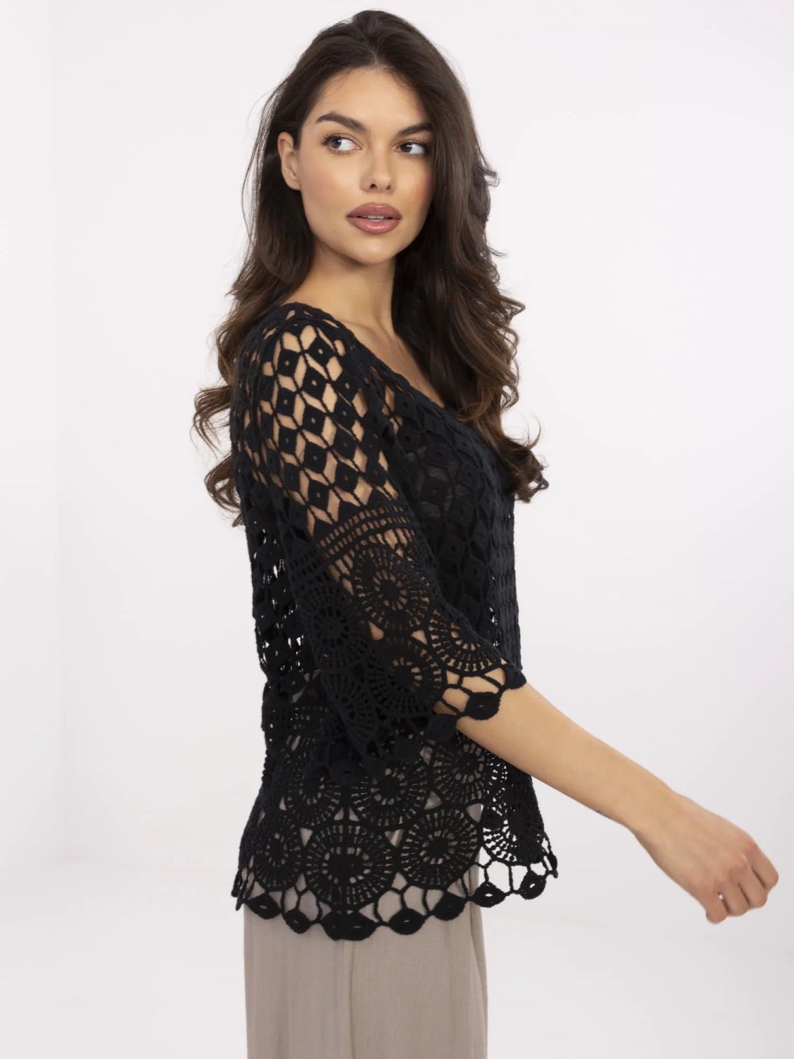 Štýlová čierna blúzka s 3/4 rukávom