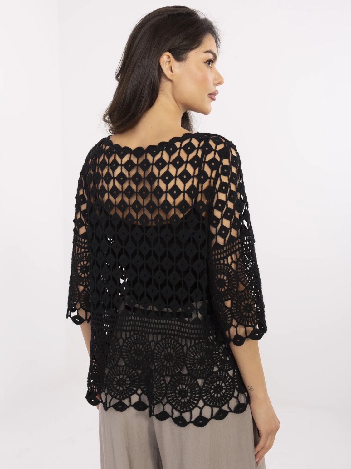 Štýlová čierna blúzka s 3/4 rukávom