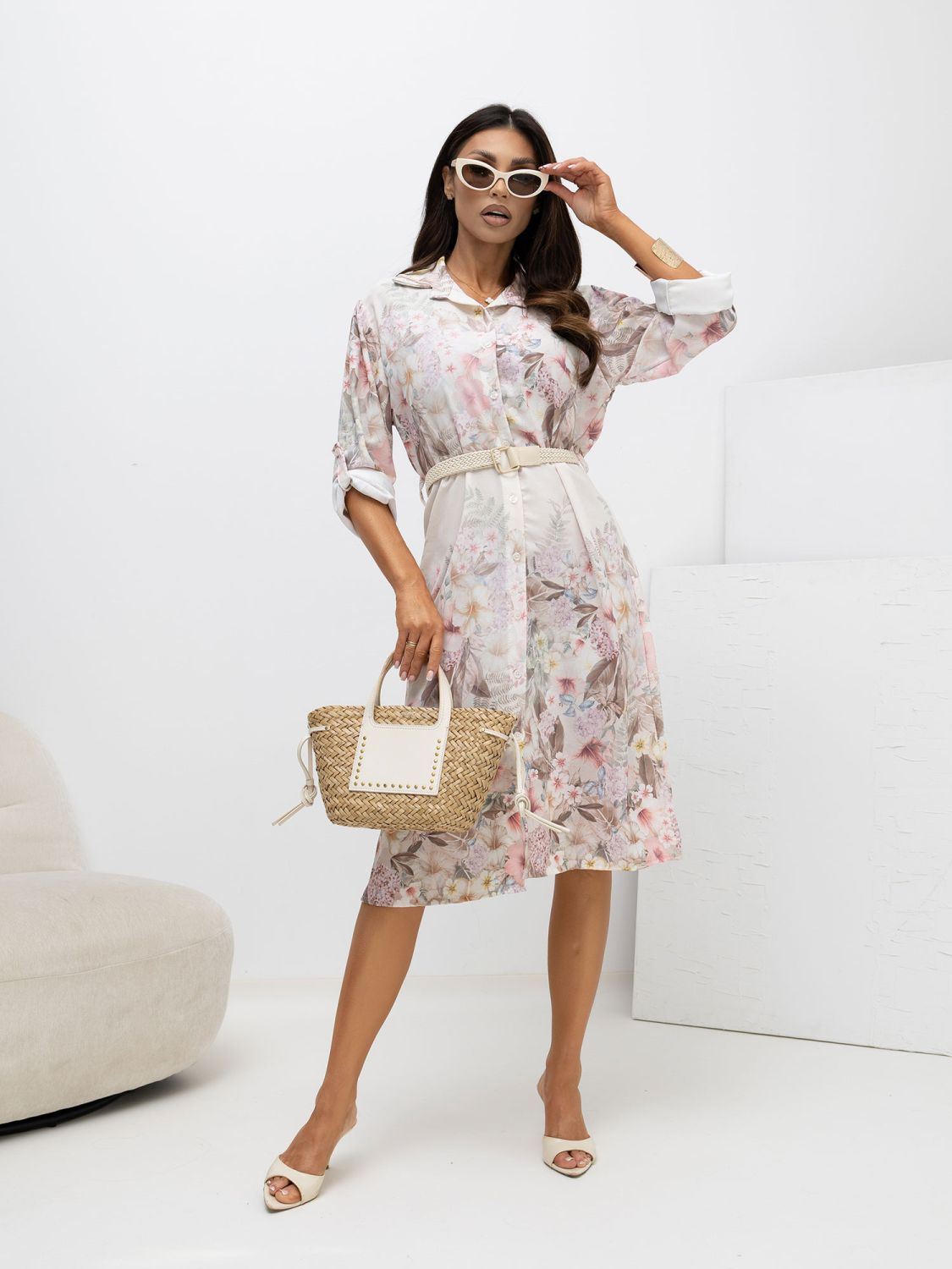 Kvetinové béžové rozšírené šaty