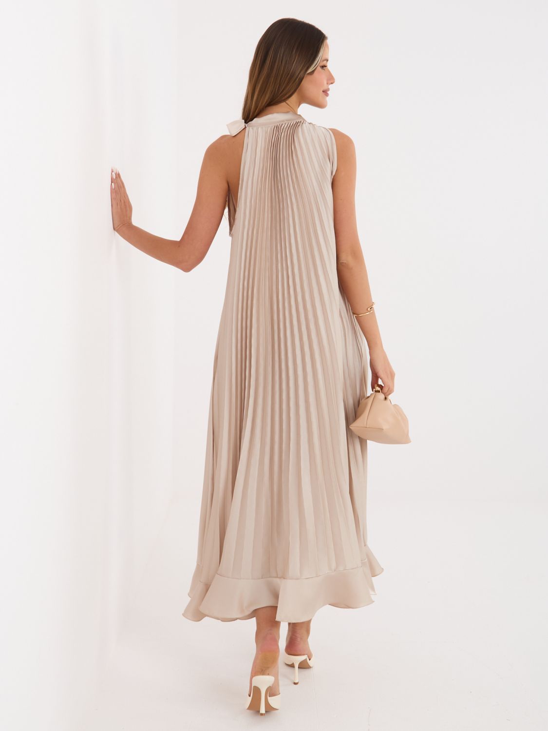 Béžové koktejlové midi šaty s viazaním a volánom