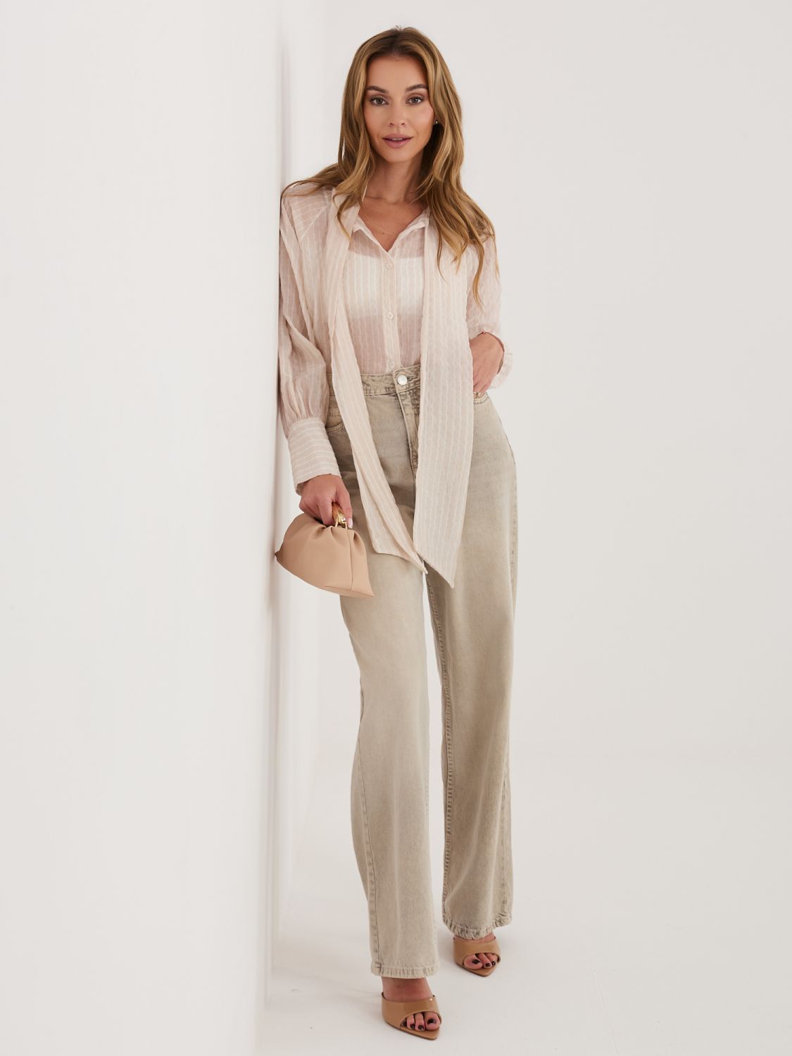 Béžová pruhovaná košeľa s viazaním