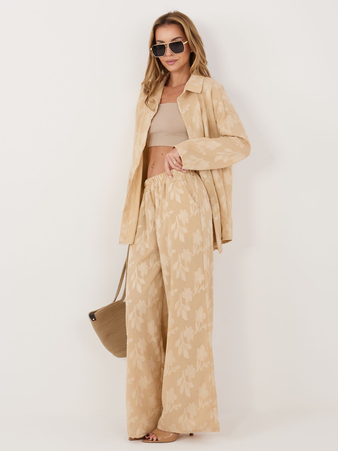 Béžová súprava s košeľou a nohavicami