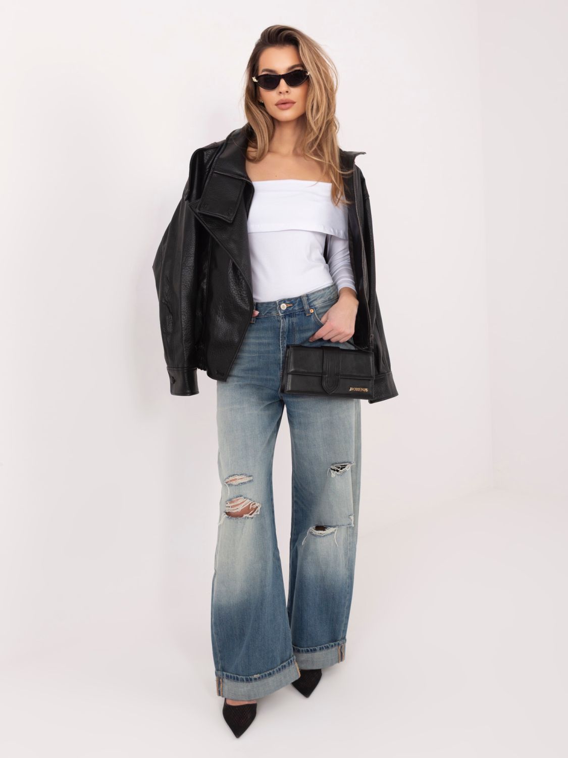 Biela blúzka s odhalenými ramenami a 3/4 rukávmi