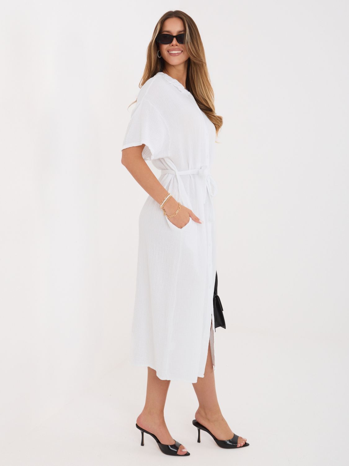 Biele rozšírené midi šaty s opaskom a vreckami