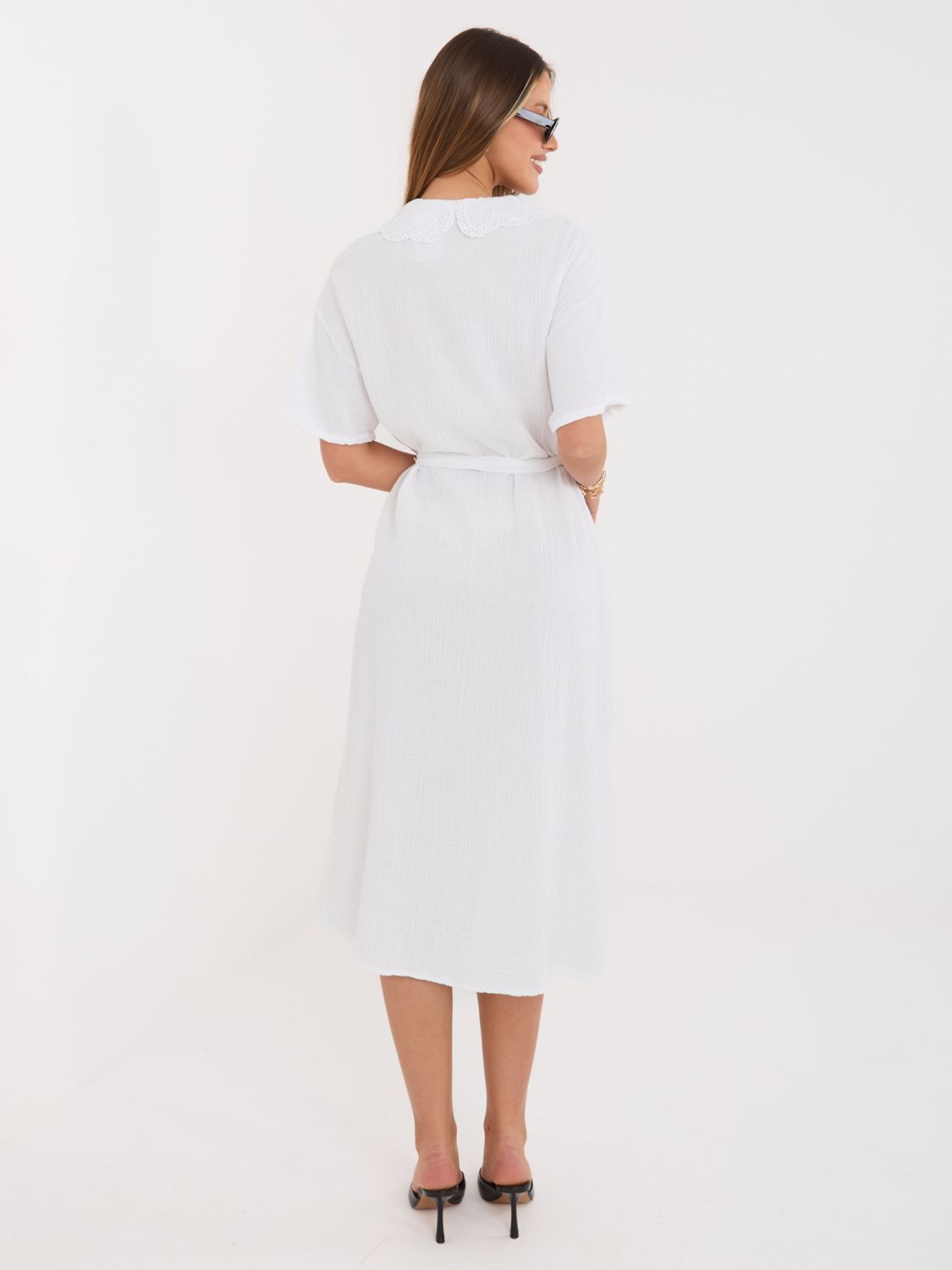 Biele rozšírené midi šaty s opaskom a vreckami