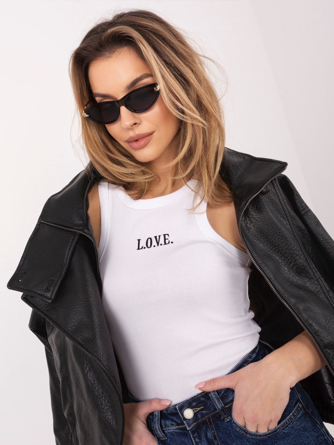 Biely bavlnený top s výšivkou a nápisom