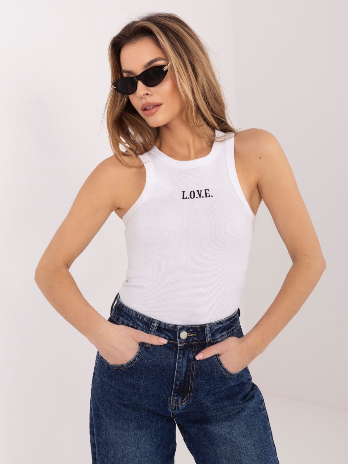 Biely bavlnený top s výšivkou a nápisom