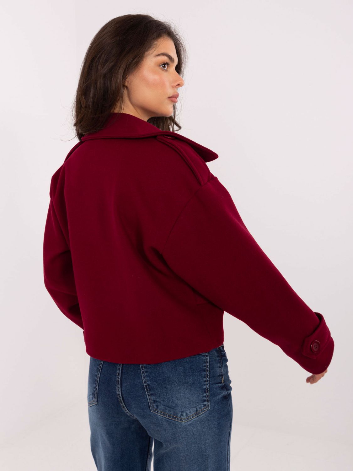 Elegantný prechodný kabát v bordovej farbe