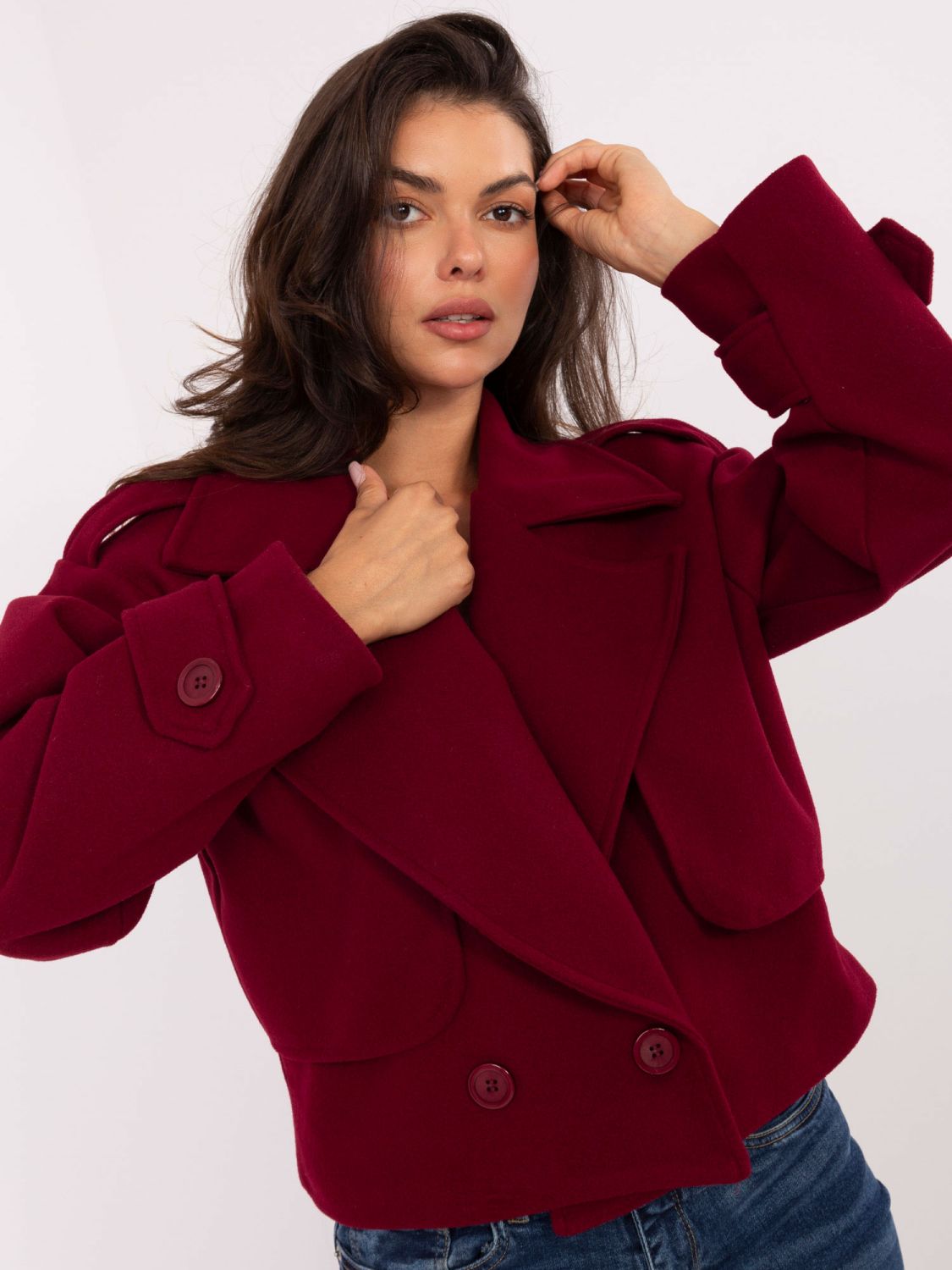 Elegantný prechodný kabát v bordovej farbe