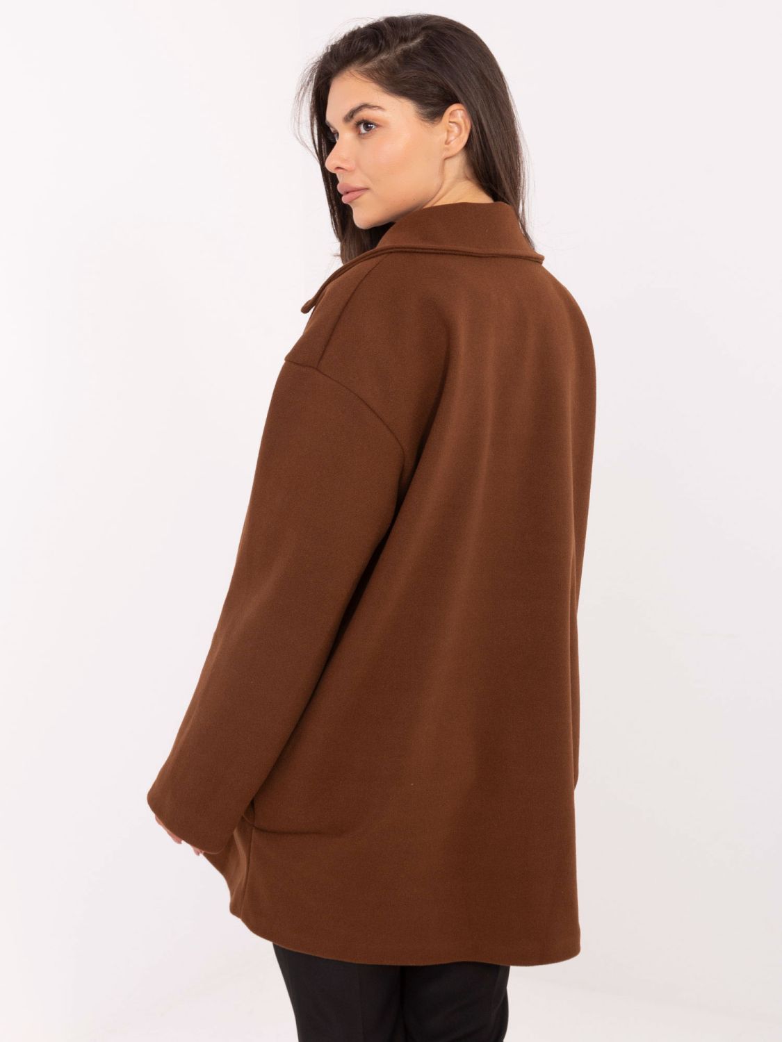 Elegantný prechodný kabát v hnedej farbe