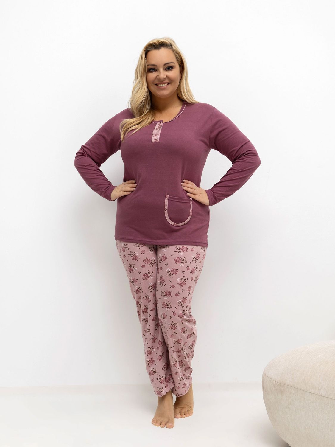 Dámske pyžamo s kvetinovým vzorom a dlhým rukávom, ružové