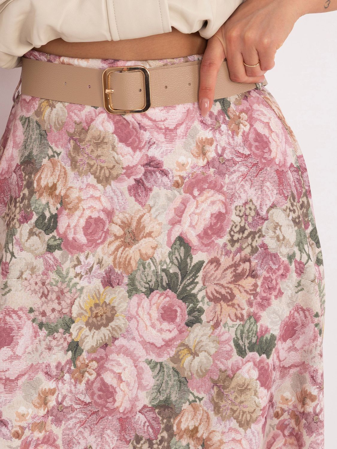 Elegantná midi sukňa s kvetinovým vzorom a opaskom, ružová
