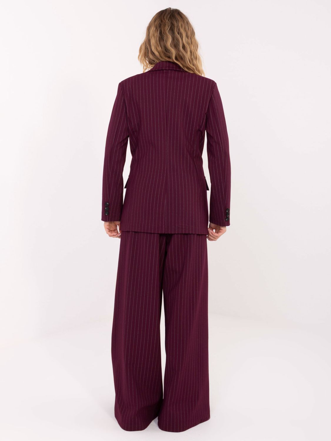 Bordové elegantné sako s pásikmi