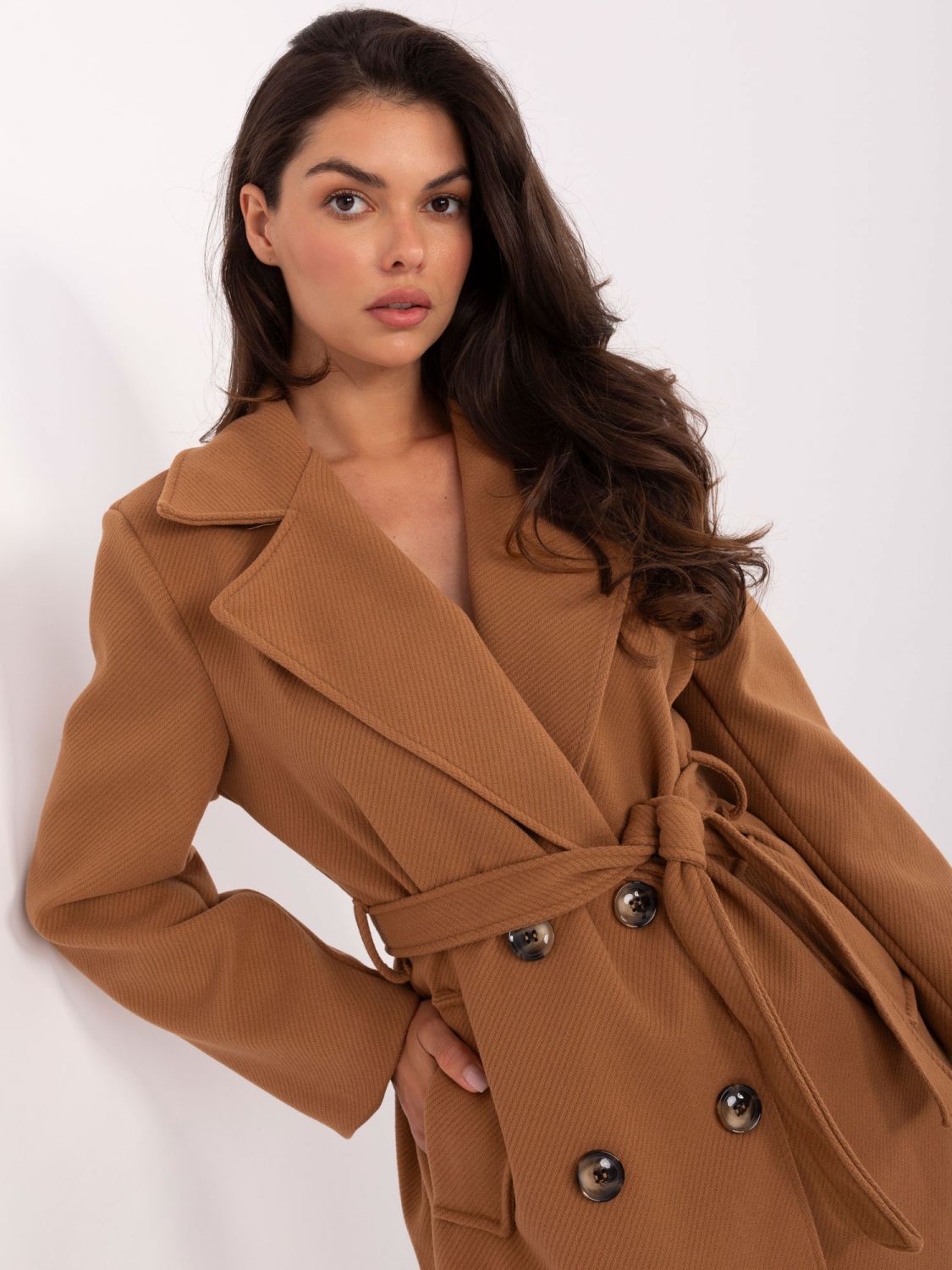 Elegantný prechodný kabát v camel farbe
