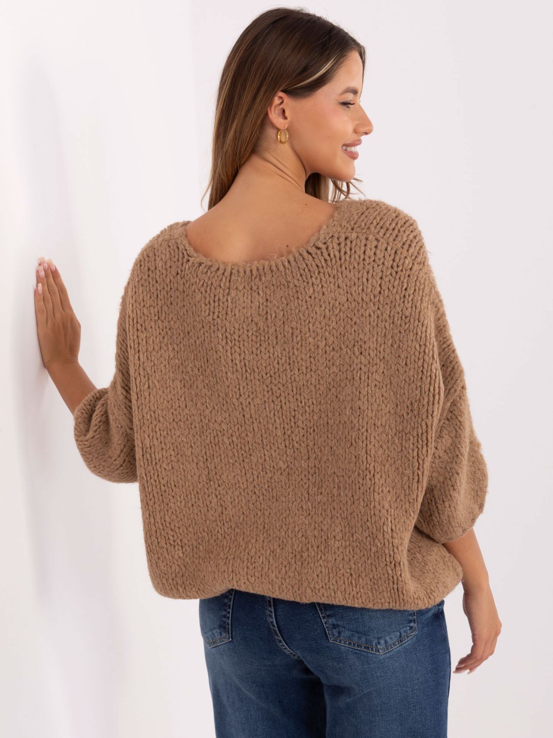 Štýlový camel pulóver s 3/4 rukávmi