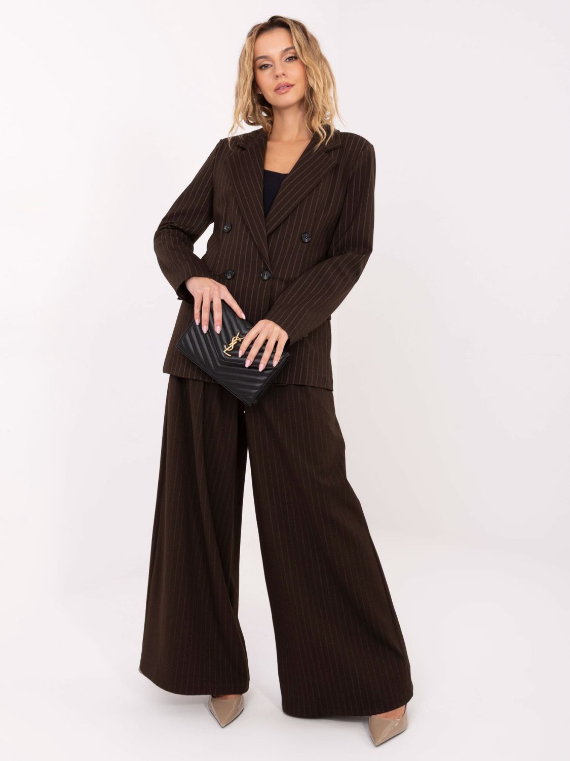 Elegantné hnedé sako s pásikmi