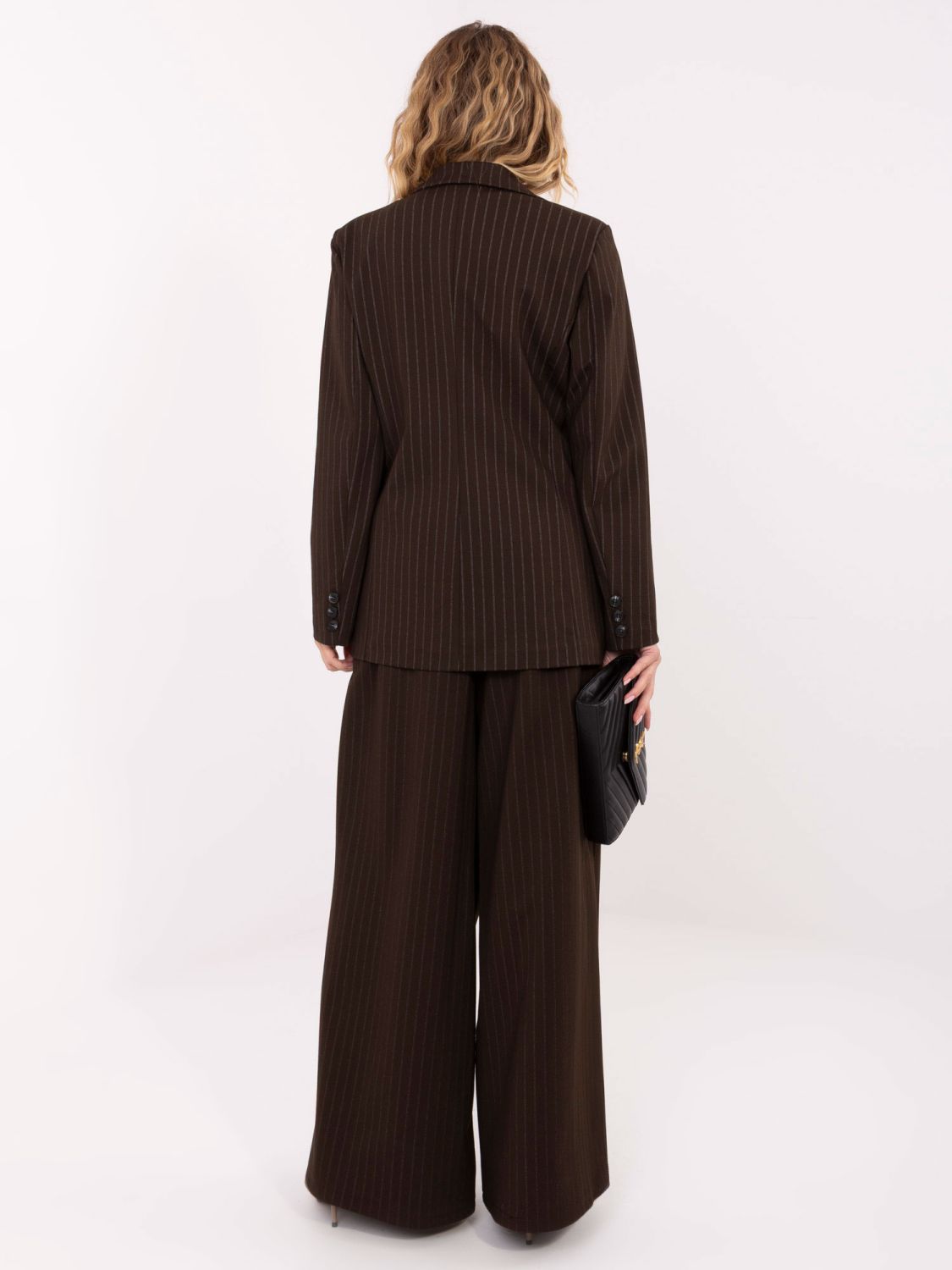 Elegantné hnedé sako s pásikmi