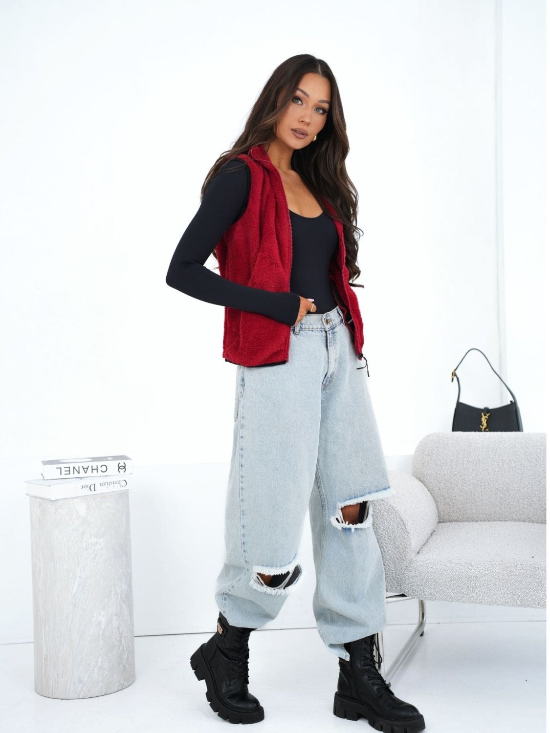 Dámska červená kožušinová vesta