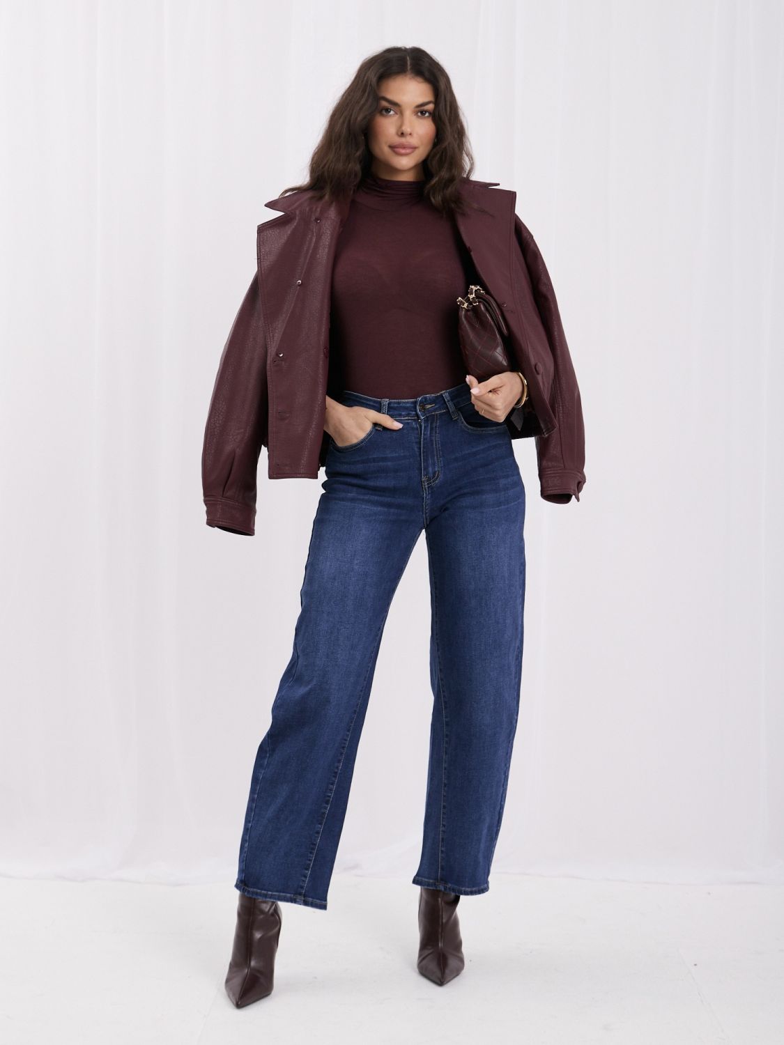 Tmavomodré mom jeans s vysokým pásom