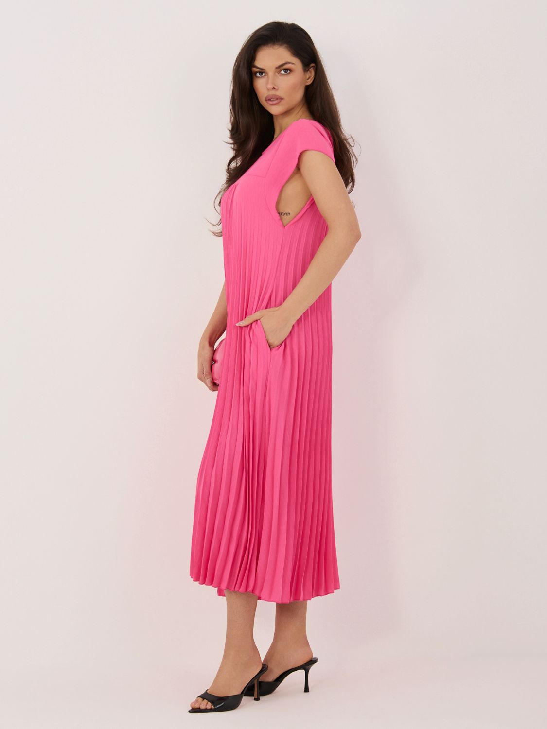 Elegantné ružové midi šaty s vreckami