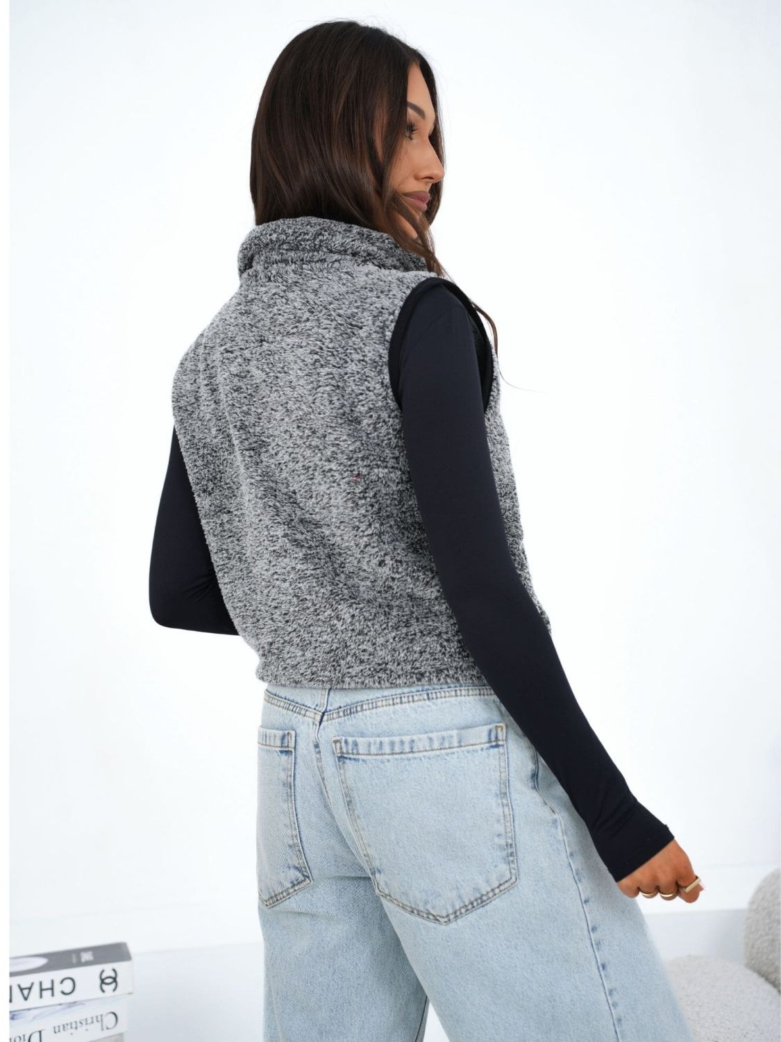 Dámska sivá kožušinová vesta