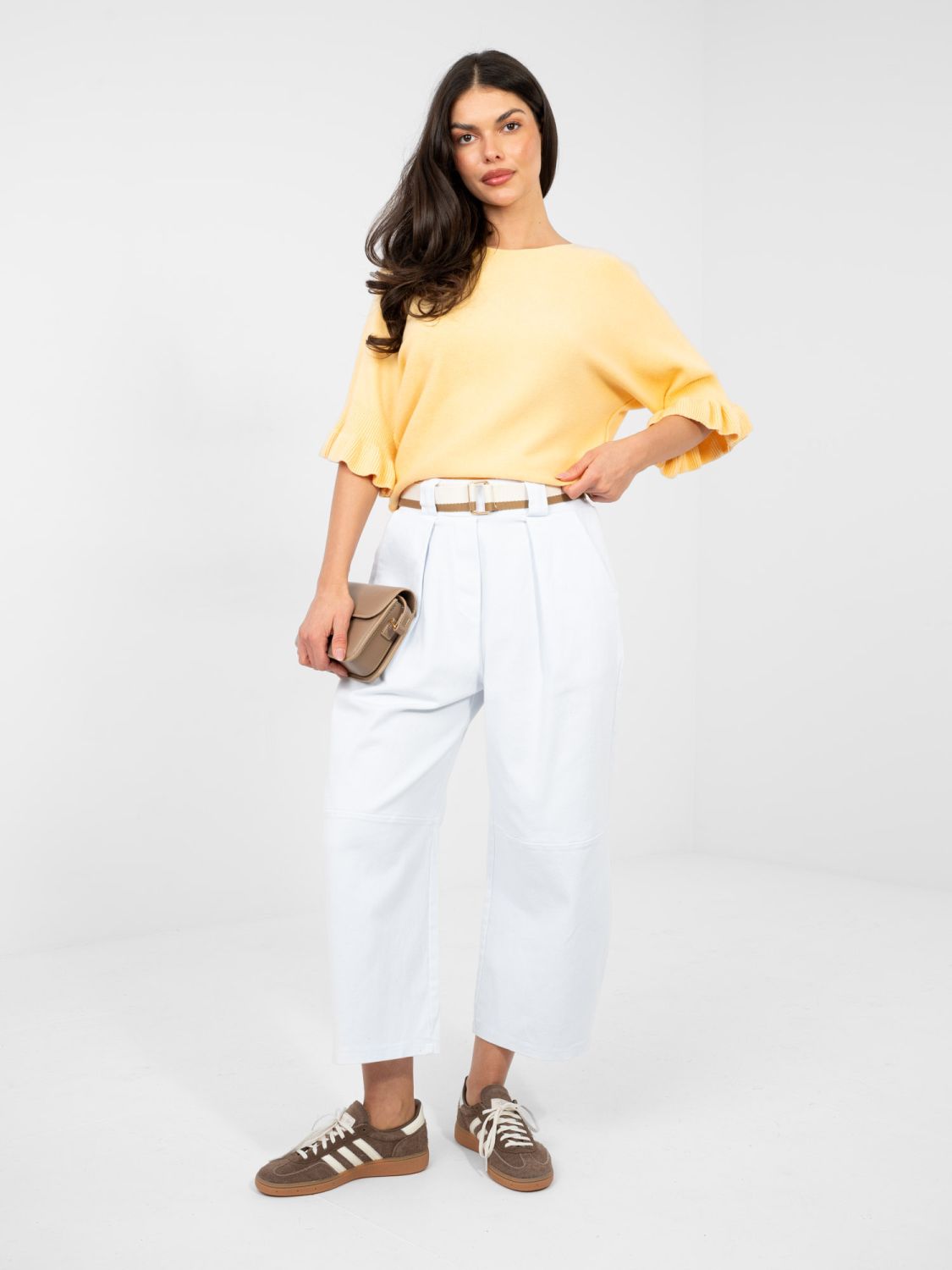 Elegantný pulóver s 3/4 rukávmi a volánom v žltej farbe