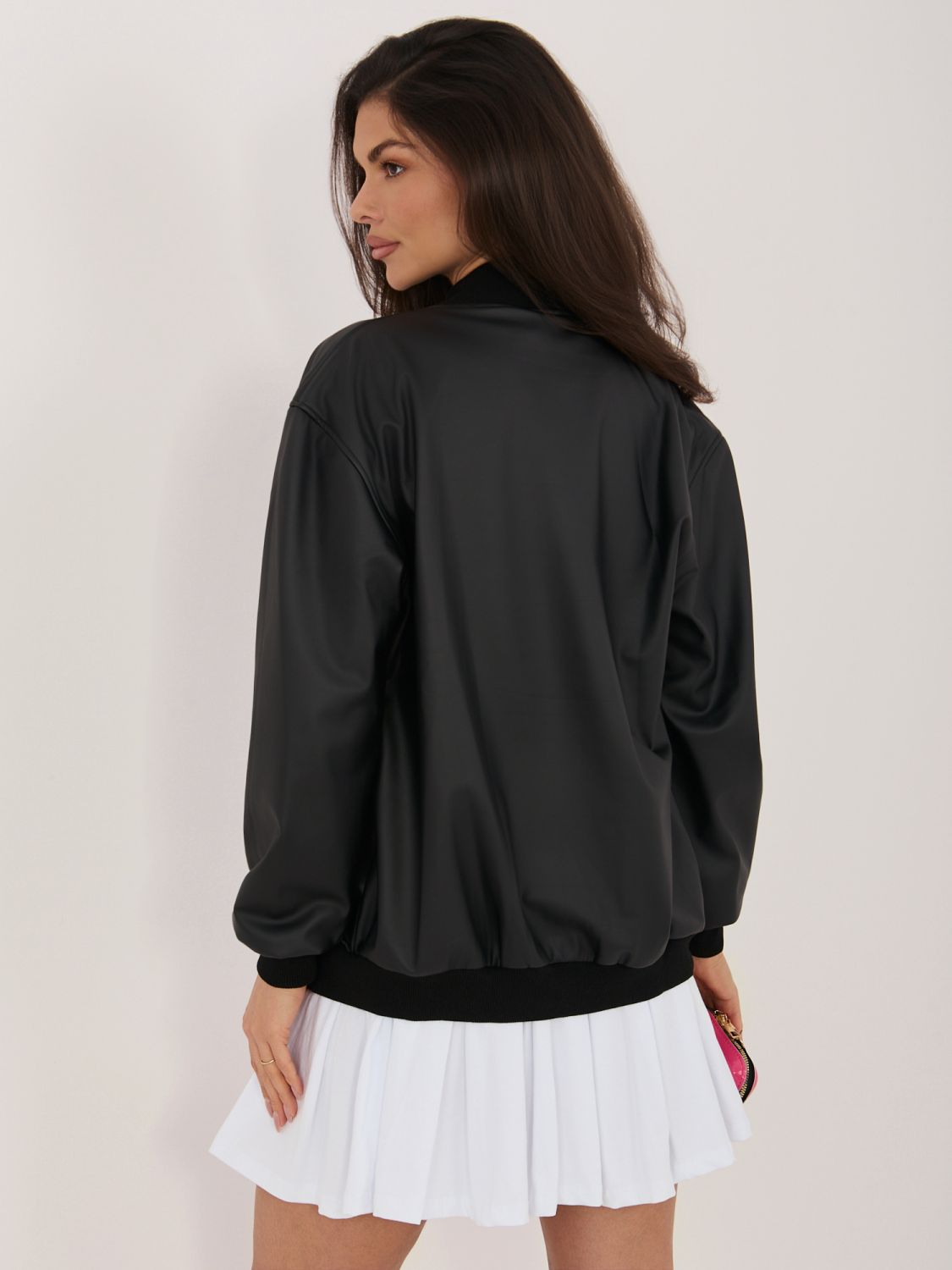 Čierna prechodná bunda z ekokože so stojačikom