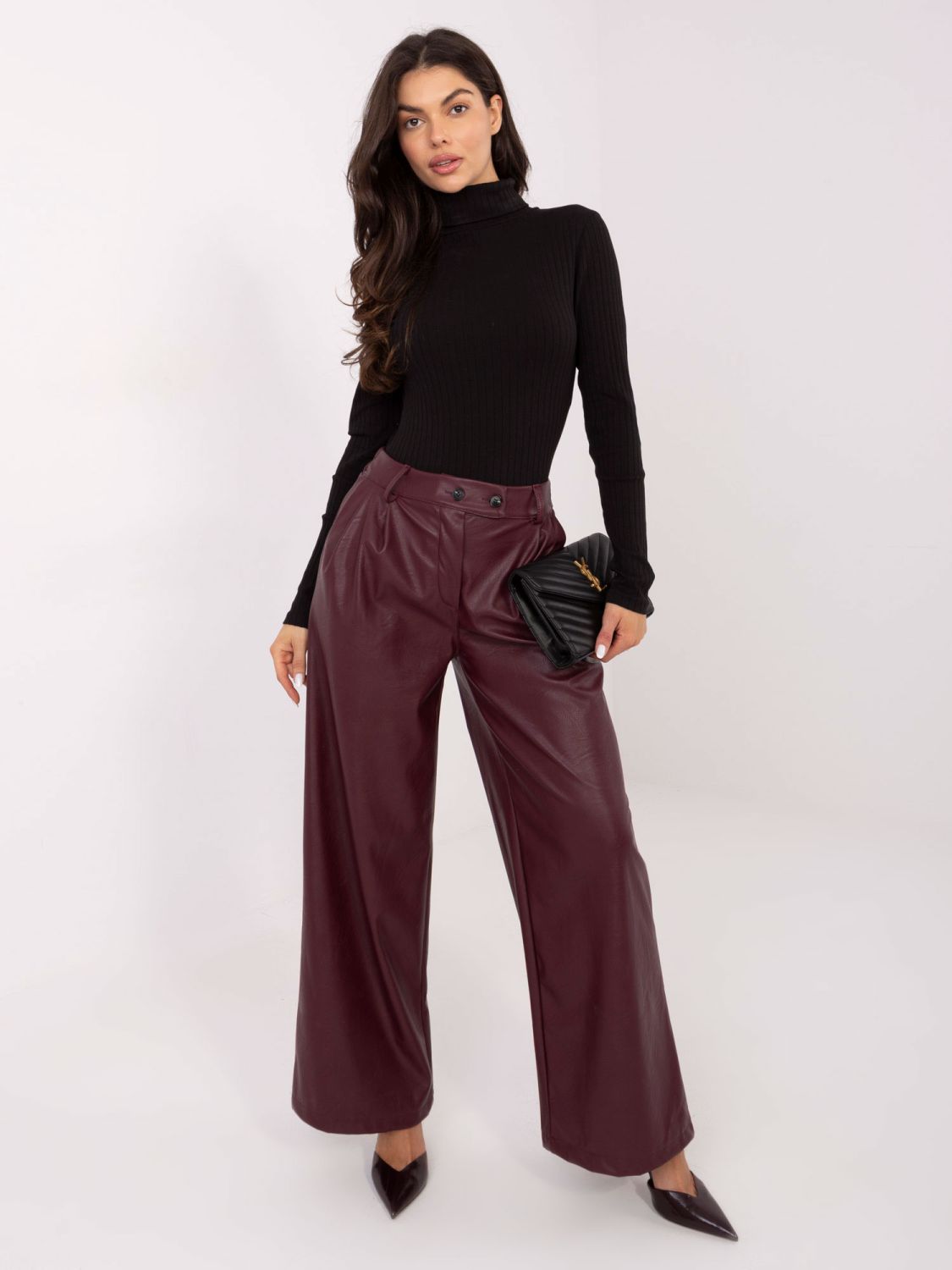 Čierna rebrovaná blúzka s rolákom