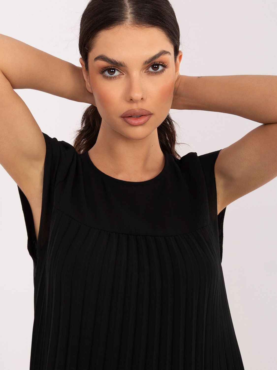 Čierne midi koktejlové šaty s vreckami