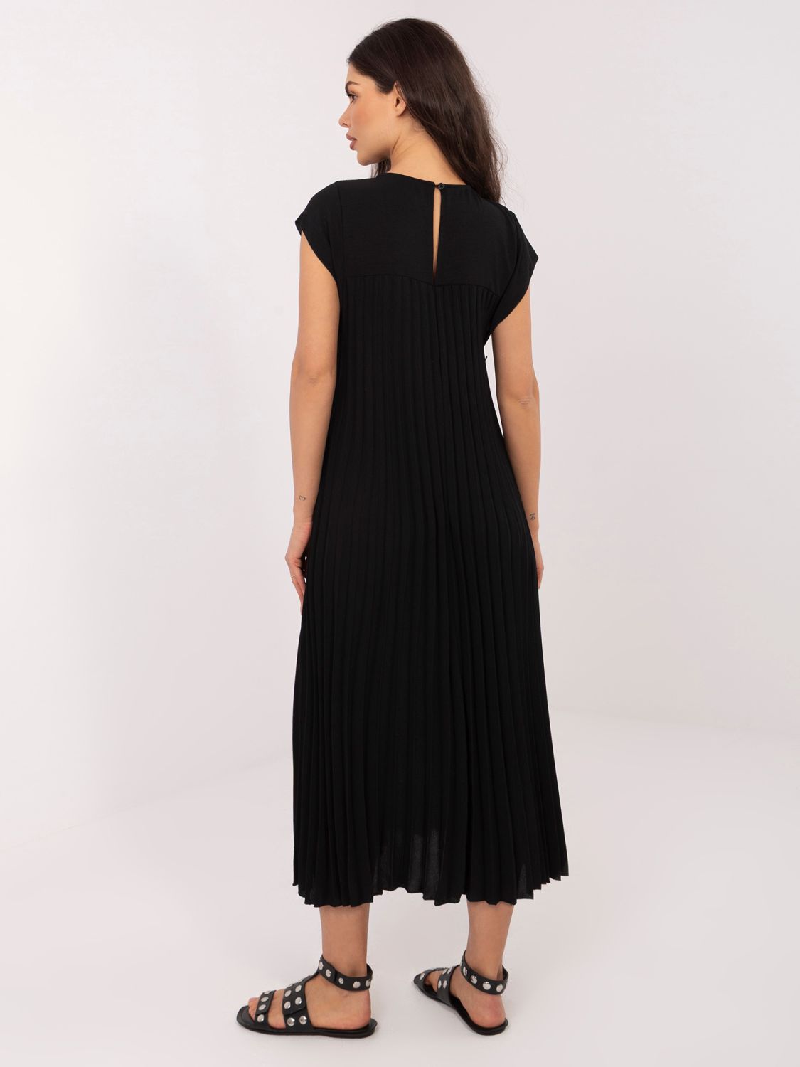 Čierne midi koktejlové šaty s vreckami