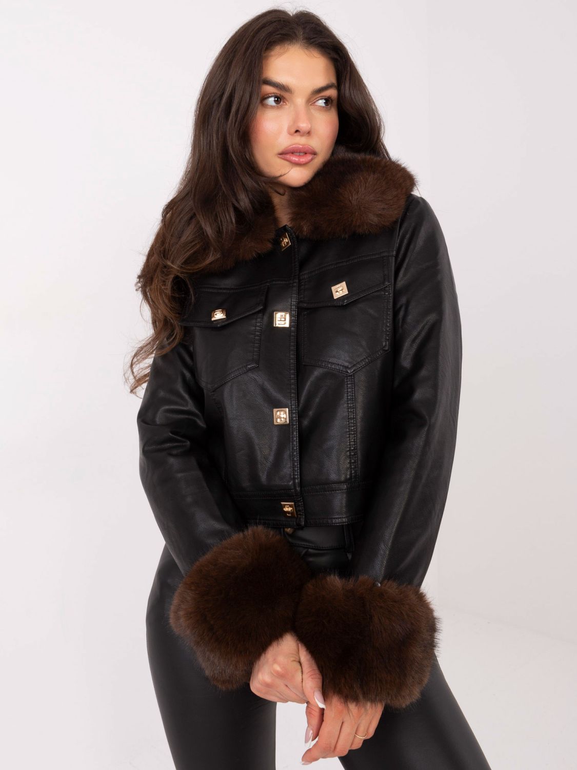 Krátka čierna bunda z ekokože s podšívkou