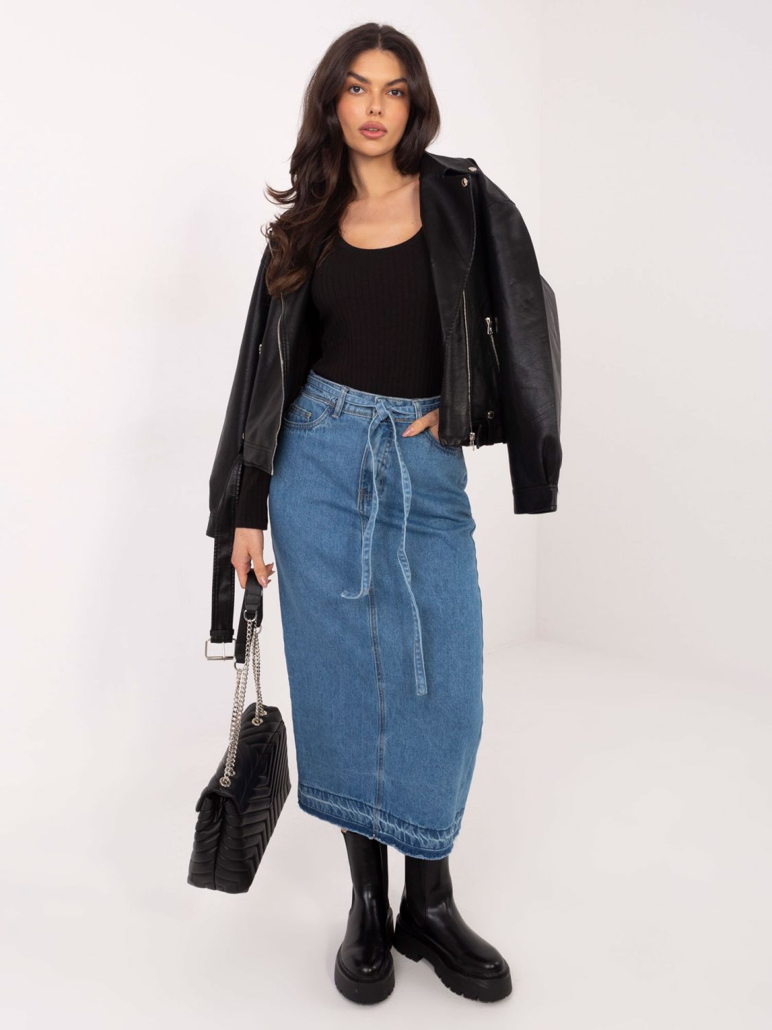 Čierne rebrované body s dlhým rukávom