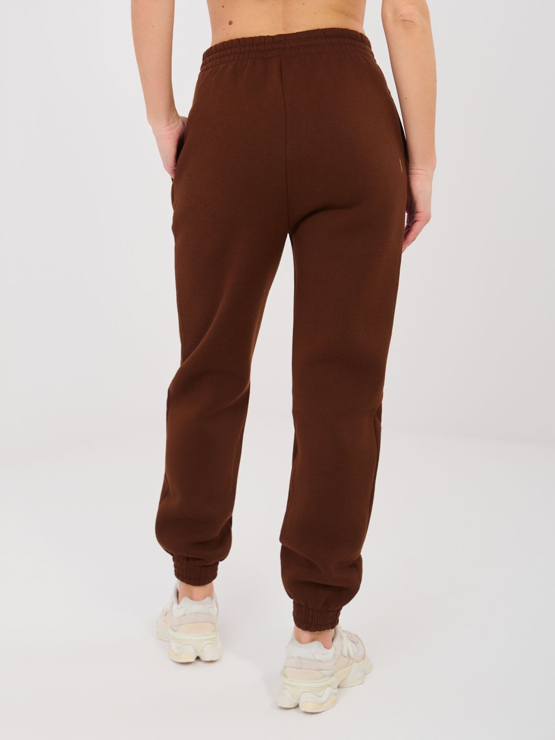 Dámske teplákové nohavice s vysokým pásom, hnedé