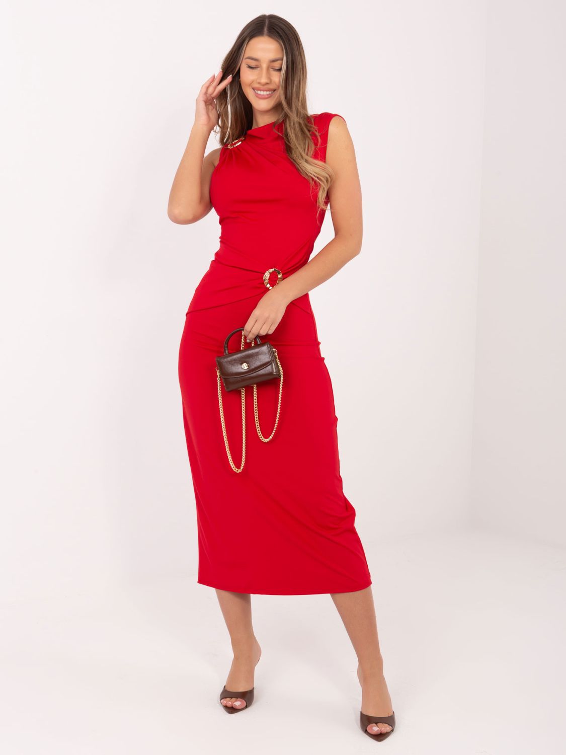 Červené elegantné midi šaty bez rukávov