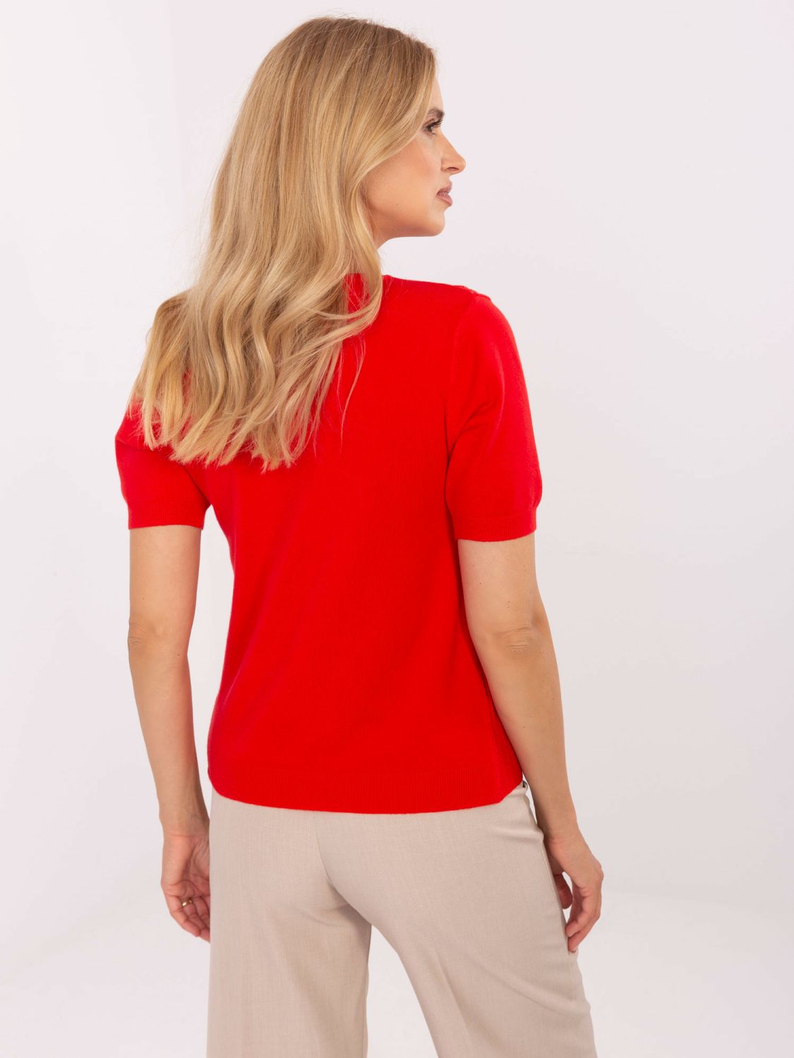 Elegantný červený pulóver s krátkym rukávom