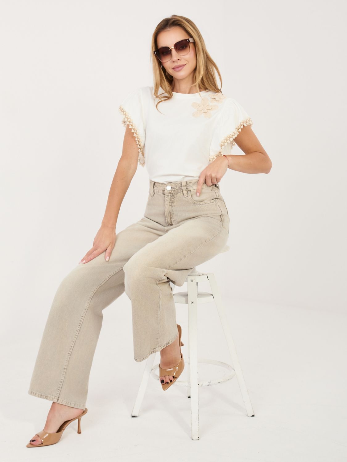 Biela blúzka s aplikáciou