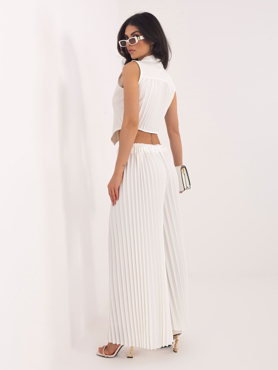 Elegantná súprava v ecru farbe – vesta a nohavice