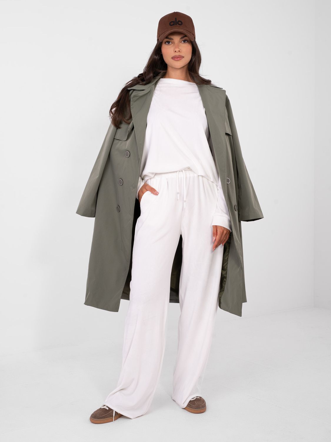 Dámska súprava ecru s dlhým rukávom a ozdobnými detailmi